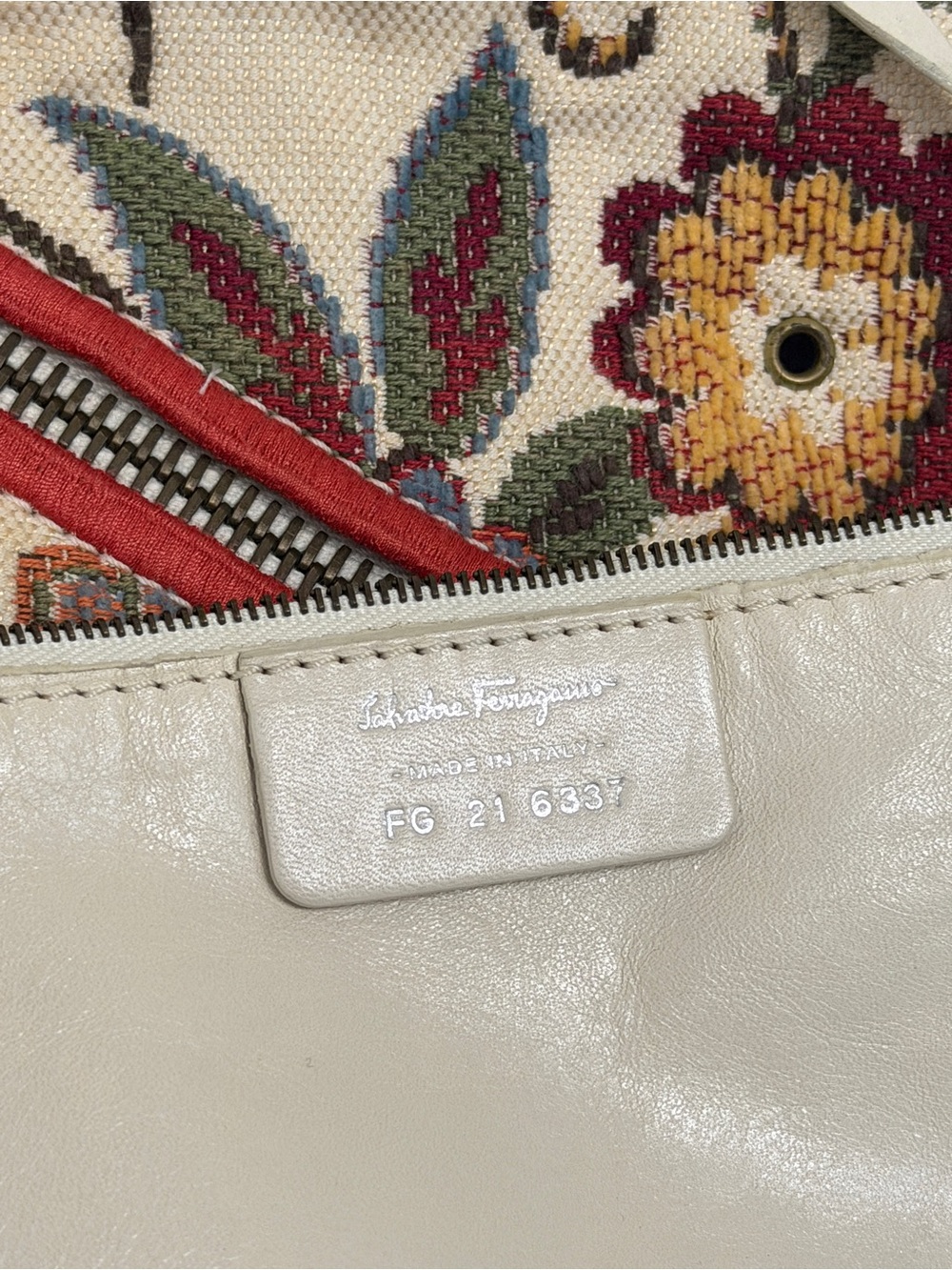 Salvatore Ferragamo Cream Floral Embroidered Shoulder Bag with Red Zip - Picture 3 of 10